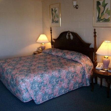 Knights Inn & Suites - Canyon Room photo