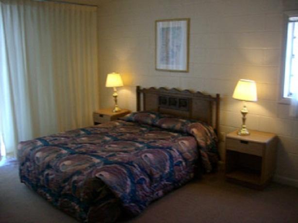 Knights Inn & Suites - Canyon Room photo
